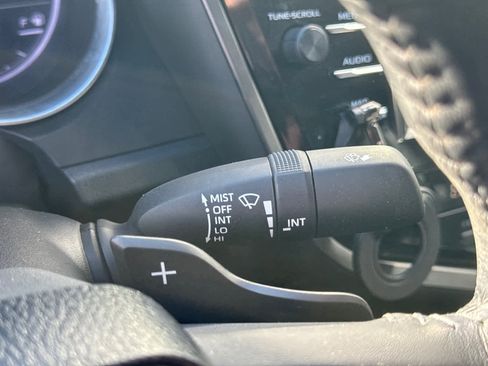 Used 2020 Toyota Camry SE image 18