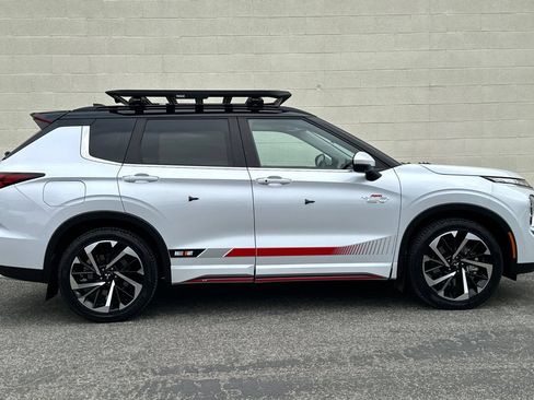 Used 2023 Mitsubishi Outlander 4WD Plug-In Hybrid image 3