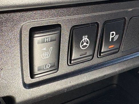Used 2022 Nissan Frontier SV RWD image 17