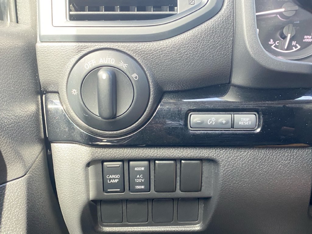 Used 2023 Nissan Titan SV w/ SV Convenience Package AWD/4WD image 22
