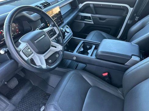 Used 2023 Land Rover Defender 130 SE image 9