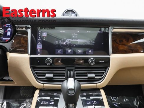 Used 2024 Porsche Macan image 12