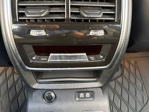 Used 2022 BMW X7 M50i AWD/4WD image 28