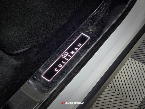 Used 2020 Rolls-Royce Cullinan Black Badge image 24