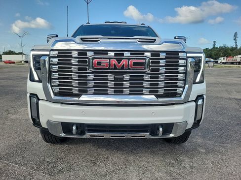Used 2024 GMC Sierra 2500 Denali w/ Denali Reserve Package AWD/4WD image 4