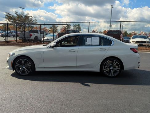 Certified 2024 BMW 330e w/ Convenience Package image 7