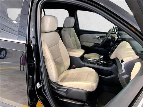 Used 2023 Chevrolet Traverse LS FWD image 9
