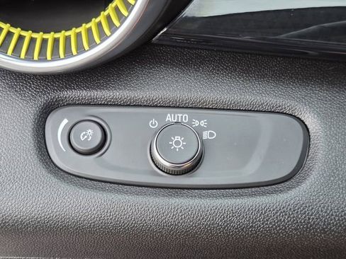 Used 2024 Chevrolet Trax ACTIV w/ Sunroof Package FWD image 20