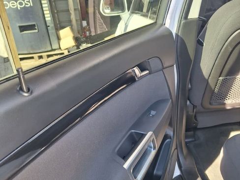 Used 2013 Lincoln MKX FWD image 3