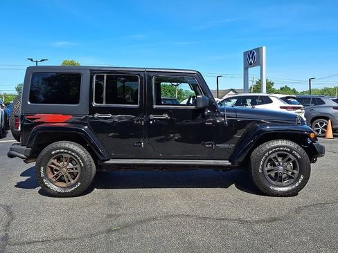 Used 2017 Jeep Wrangler Unlimited Sahara AWD/4WD image 12