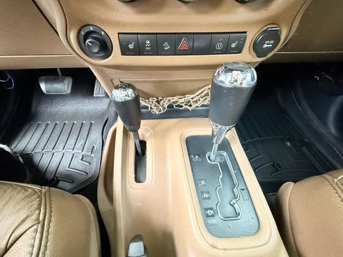 Used 2013 Jeep Wrangler Unlimited Sahara w/ Connectivity Group AWD/4WD image 28