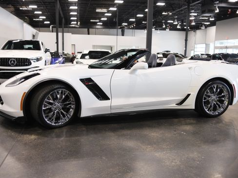 Used 2016 Chevrolet Corvette Z06 w/ 3LZ Preferred Equipment Group RWD image 11