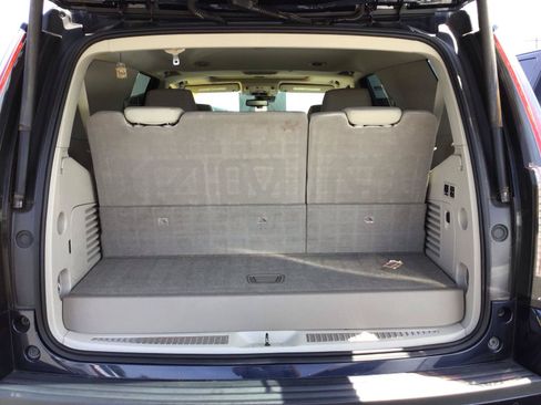Used 2020 Cadillac Escalade Luxury RWD image 4