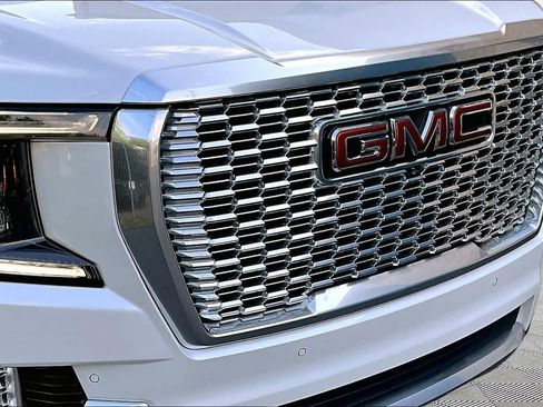 Used 2022 GMC Yukon XL Denali w/ Denali Premium Package RWD image 30
