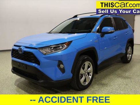 Used 2021 Toyota RAV4 XLE Premium image 3
