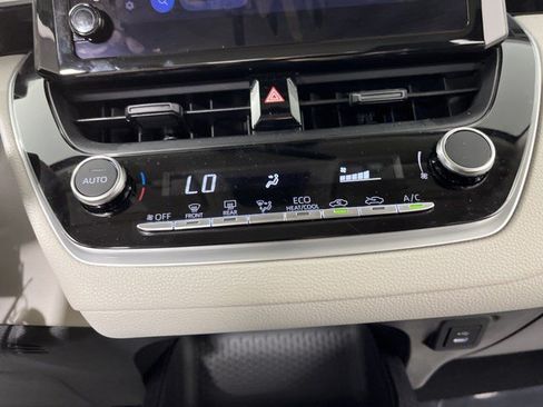 Used 2025 Toyota Corolla LE FWD image 23