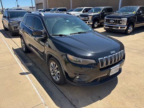 Used 2019 Jeep Cherokee Latitude Plus image 4
