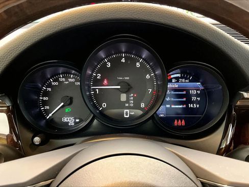 Used 2025 Porsche Macan image 48