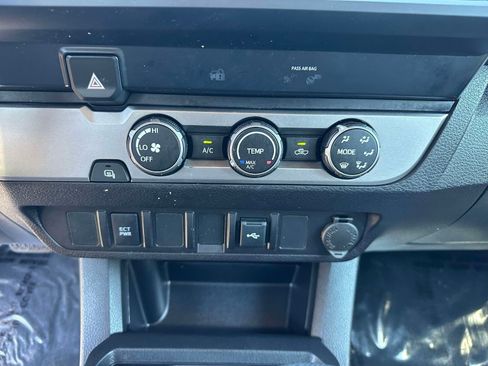 Used 2022 Toyota Tacoma SR w/ SR Convenience Package RWD image 12