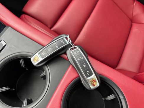 Used 2022 Porsche Taycan image 22