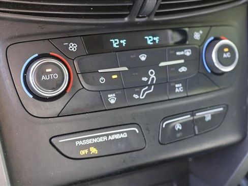 Used 2017 Ford Escape SE w/ Equipment Group 201A AWD/4WD image 19