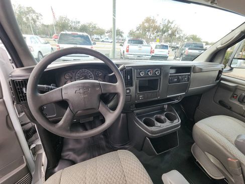 Used 2007 Chevrolet Express 3500 image 27