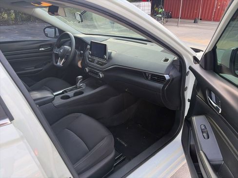 Used 2020 Nissan Altima 2.5 S FWD image 12