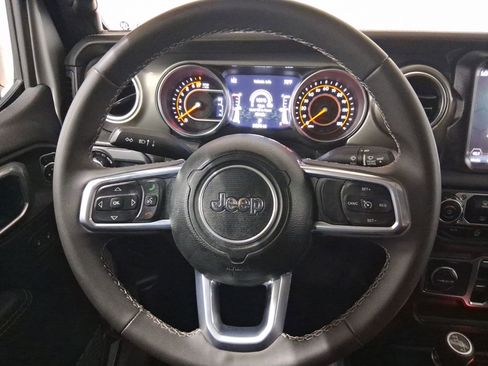Used 2023 Jeep Gladiator Overland AWD/4WD image 19