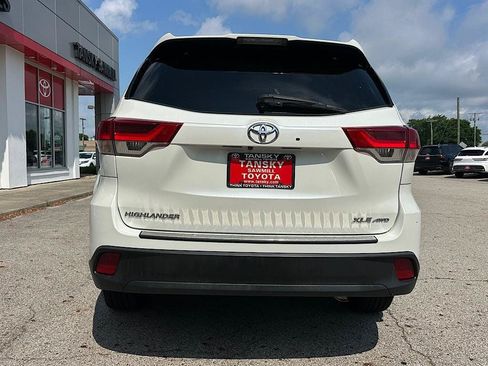 Certified 2018 Toyota Highlander XLE AWD/4WD image 4
