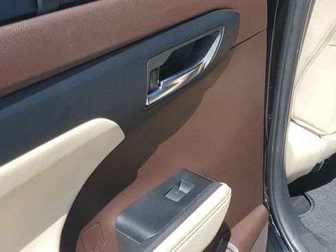 Used 2022 Toyota Highlander XLE FWD image 18