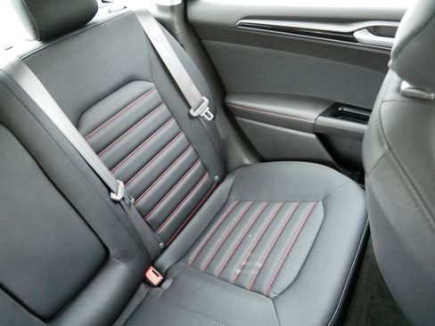 Used 2016 Ford Fusion SE image 14