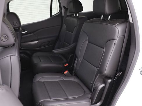 Used 2023 GMC Acadia SLT w/ Elevation Edition image 12