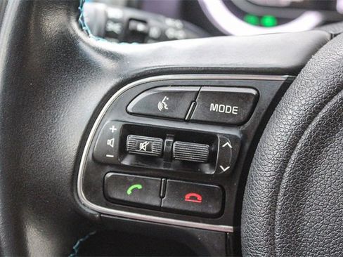 Used 2019 Kia Niro EX image 32