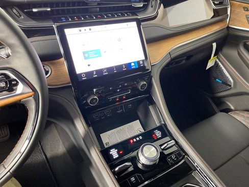 Used 2022 Jeep Grand Cherokee Summit image 13