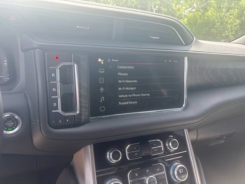 Used 2023 GMC Yukon Denali AWD/4WD image 5