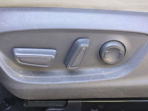 Used 2021 Toyota Camry SE FWD image 18