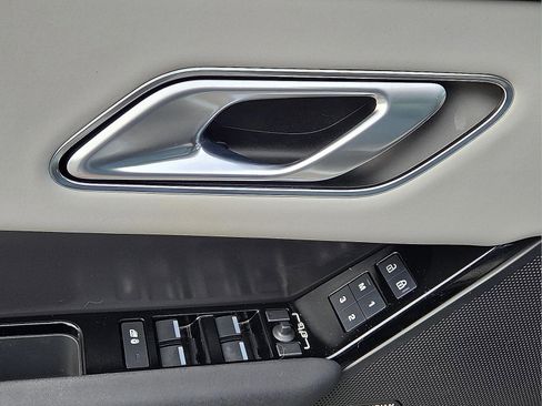 Used 2024 Land Rover Range Rover Velar Dynamic SE image 13