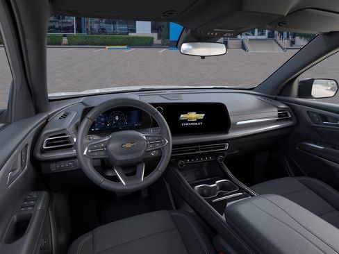 New 2025 Chevrolet Traverse LT image 15