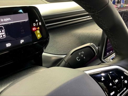 New 2025 Volkswagen ID. Buzz Pro S image 10