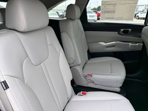 Certified 2025 Kia Sorento EX FWD image 27