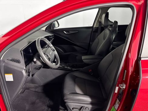 Certified 2023 Kia Niro EX FWD image 12