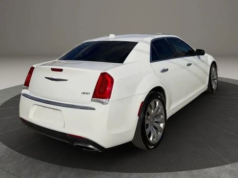 Used 2019 Chrysler 300 Limited RWD image 7