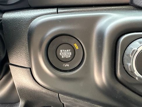 Used 2023 Jeep Gladiator Sport AWD/4WD image 27