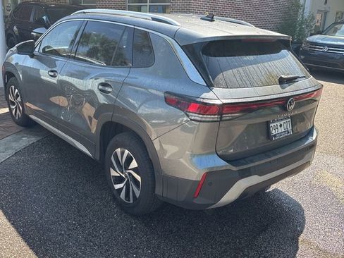 Used 2025 Volkswagen Tiguan S image 3