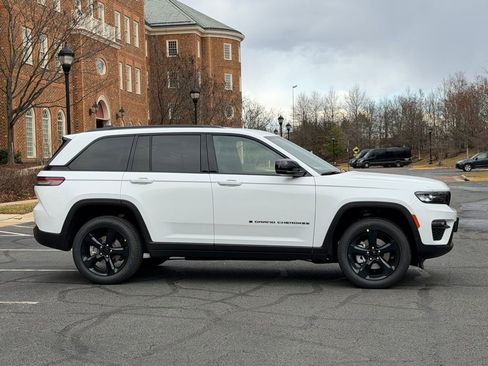 New 2025 Jeep Grand Cherokee Limited w/ Black Appearance Package image 5