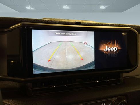 Used 2024 Jeep Wrangler Unlimited Sport AWD/4WD image 17