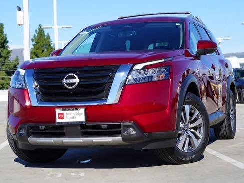 Used 2022 Nissan Pathfinder SL image 1