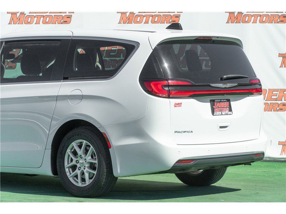 Used 2023 Chrysler Pacifica Touring-L FWD image 24