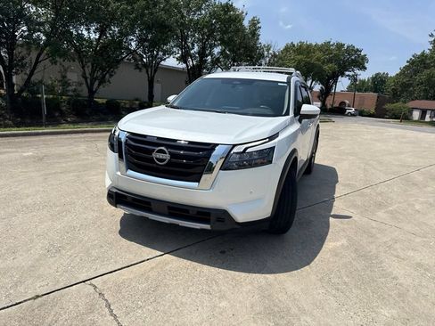 Used 2025 Nissan Pathfinder SL AWD/4WD image 2