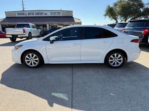 Used 2022 Toyota Corolla LE FWD image 4